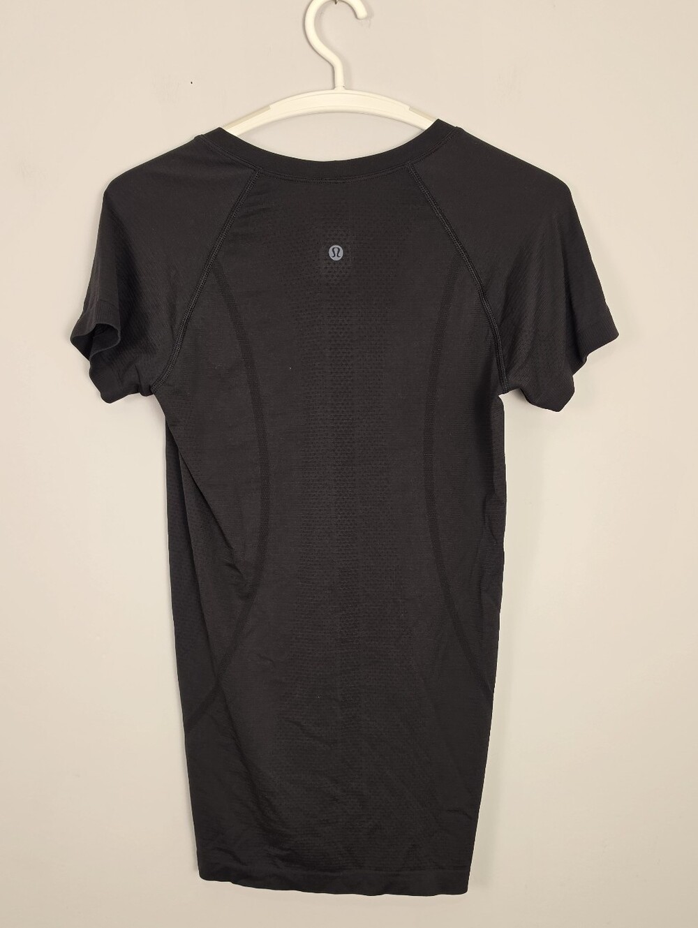 Lululemon Swiftly Tech Short-Sleeve Shirt 2.0 Size 8 Black